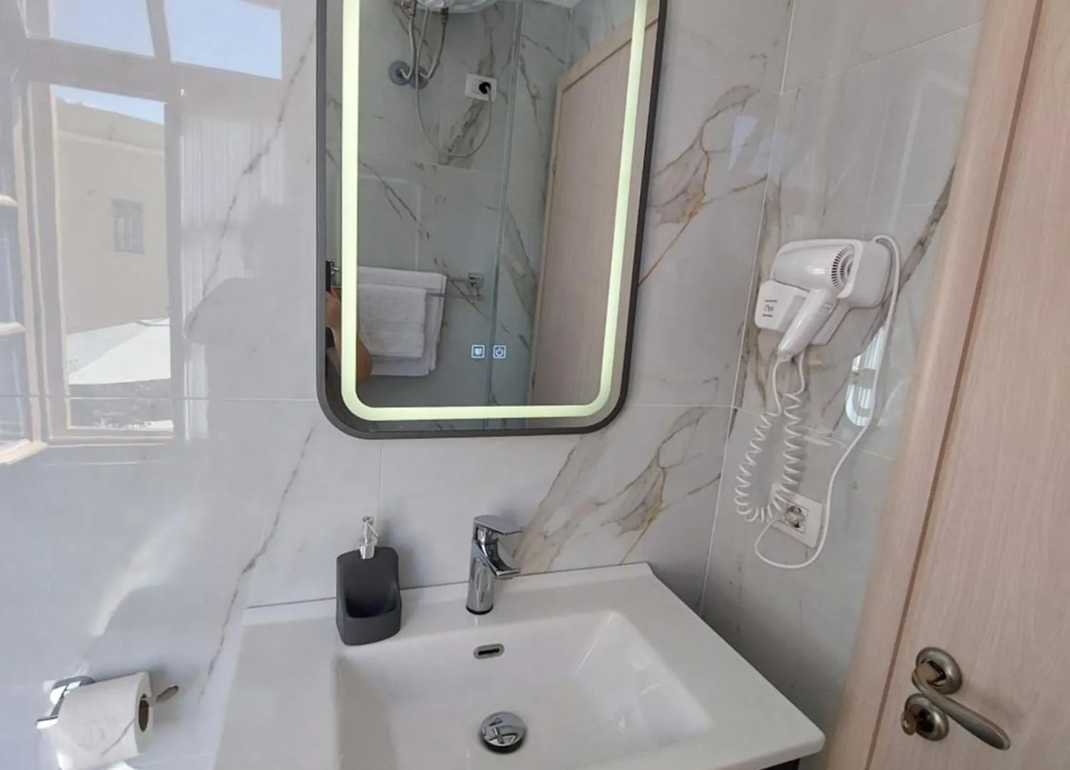 Godard Apartments Vlorë ベッド・アンド・ブレックファスト